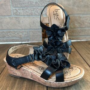 Born Concept BOC Black Floral Wedge T-Strap Ankle Strap Velcro Sandal / Size 13